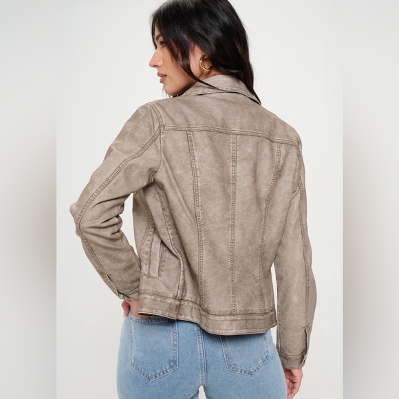 🔥SOLD OUT-Coalition LA Button Down Cargo Vegan Leather Shacket - Picture 4 of 4